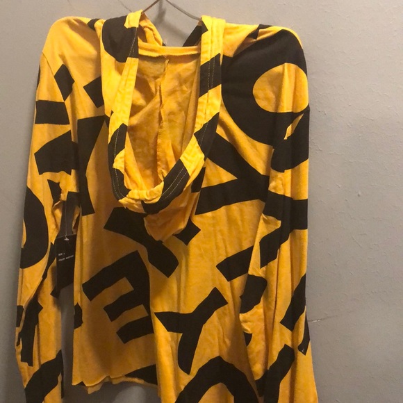 Top - Picture 2 of 3